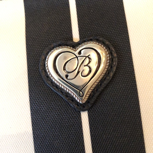 💝 Brighton Major Cities Enhanced with silver heart logo zippered wristlet - Picture 2 of 14